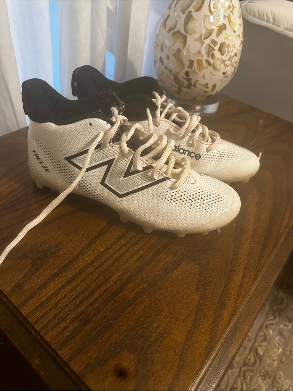 New Balance freeze Kids White and Black lacrosse Cleats size 5